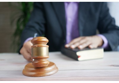 Guerre des brevets : Pfizer et AstraZeneca s'affrontent sur un médicament contre le cancer image